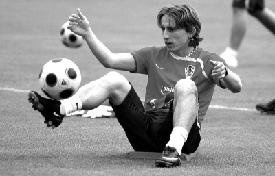 体坛：徐正源的合同是4+3，韦世豪、周定洋续约前景乐观