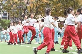 欧冠官方本轮最佳阵：凯恩领衔，佩德里、斯特林